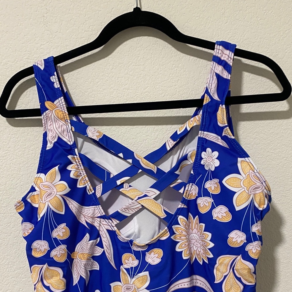Women’s Criss Cross Back One Piece Full Coverage Swimsuit Bathing Suit Swimwear - Picture 3 of 5